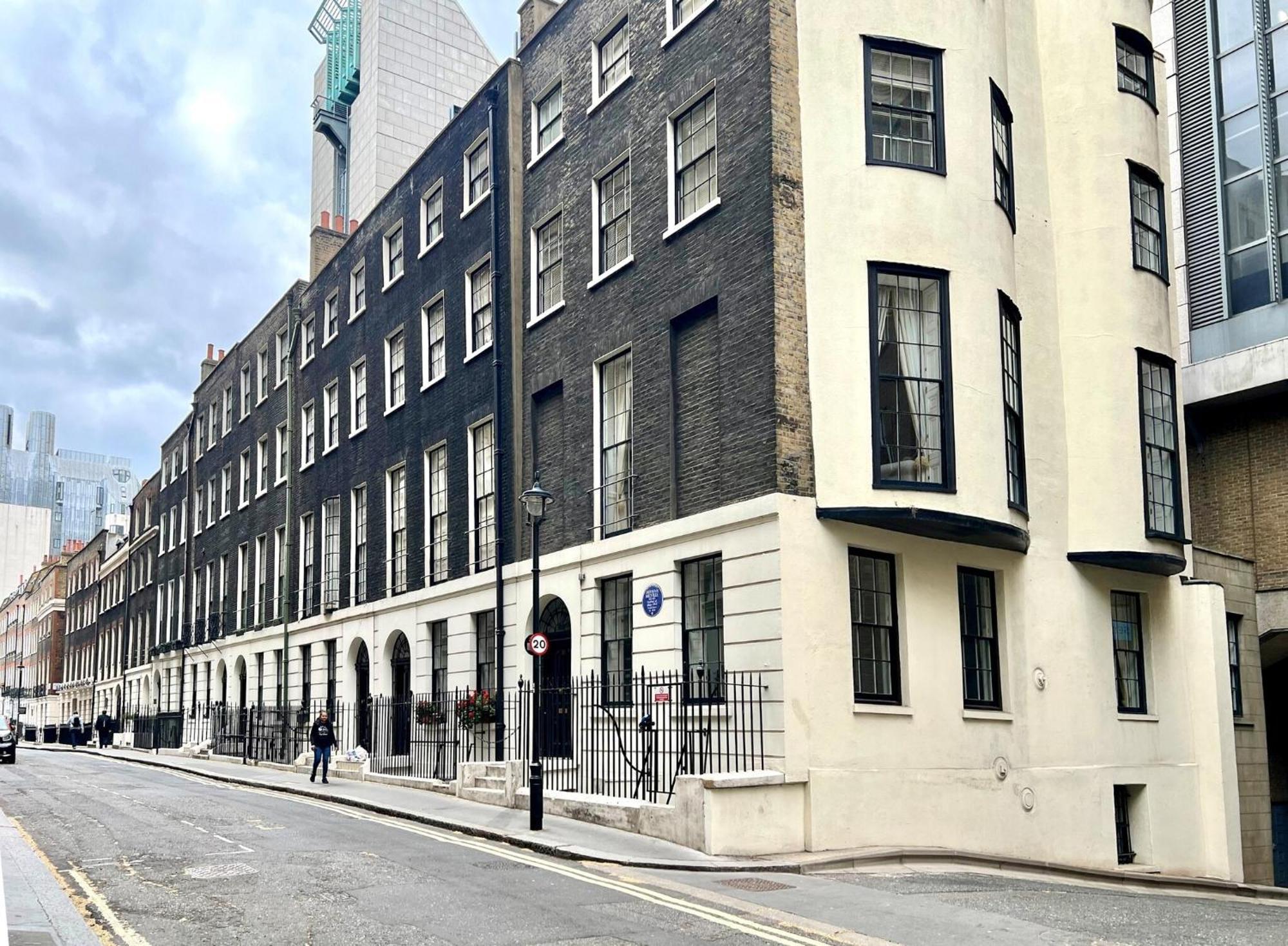 Spacious One-bedroom Flat In Westminster Near Embankment, Apartment London